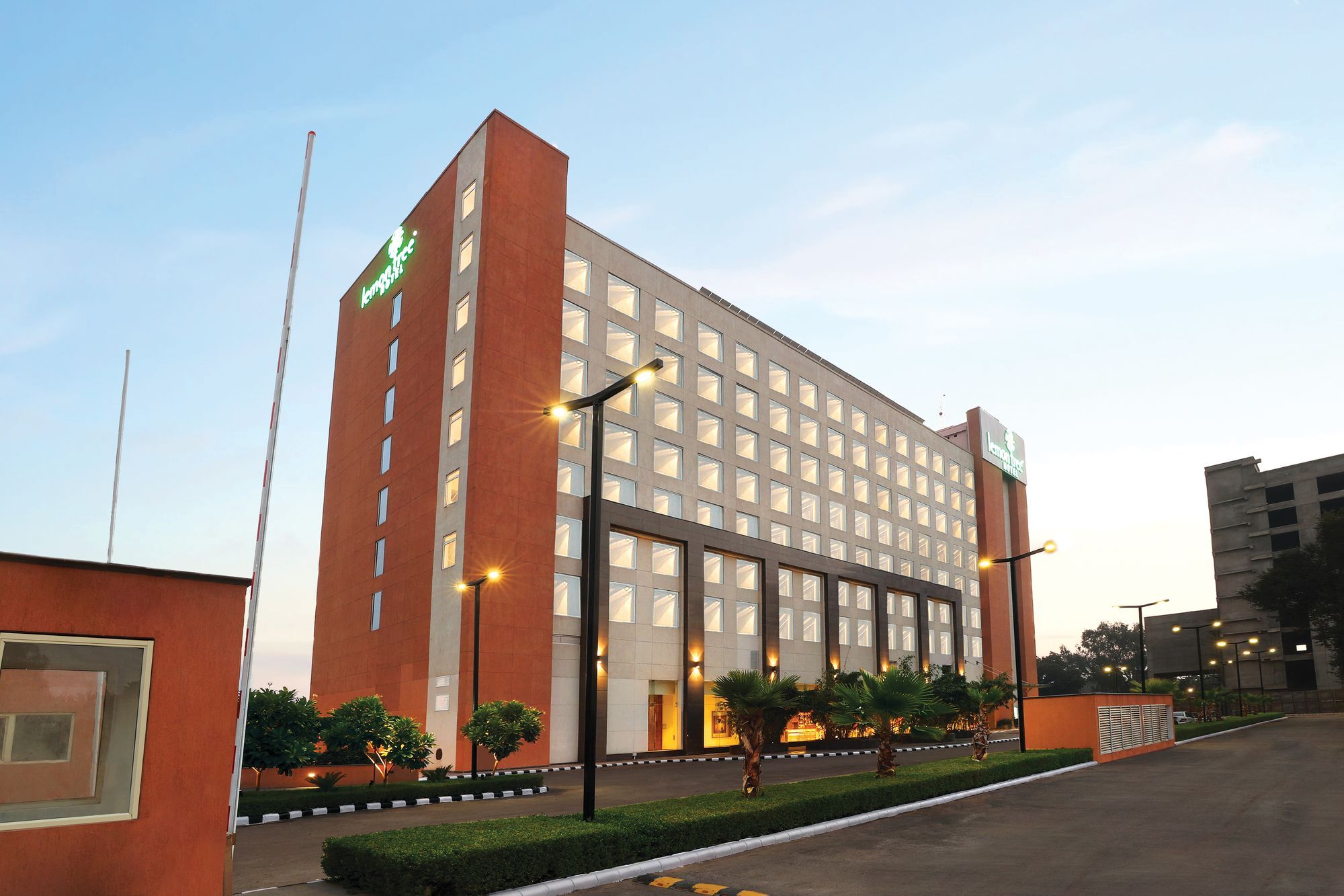 Lemon Tree Hotel Sohna Road Gurgaon Exterior photo